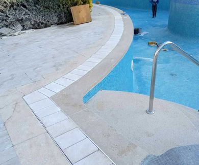 Arreglo en piscina hotel Ivory del Pto de Alcudia (Mallorca)