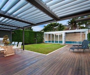 Convierte tu jardín en un refugio acogedor con toldos y pérgolas