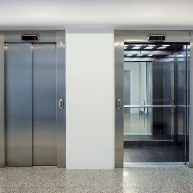 ¿Cada cuánto tiempo es recomendable revisar un ascensor?