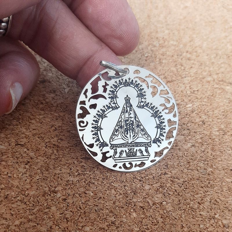 MEDALLA VIRGEN DE LA CABEZA: Catálogo de Joyería Izquierdo