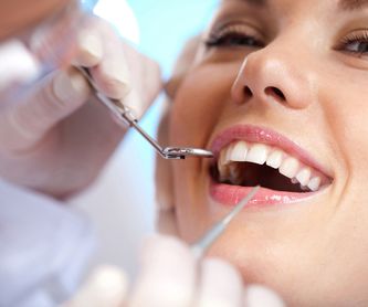 Procedimientos de cirugía e implantología: Tratamientos dentales de Clínica Dental Álvaro Gómez