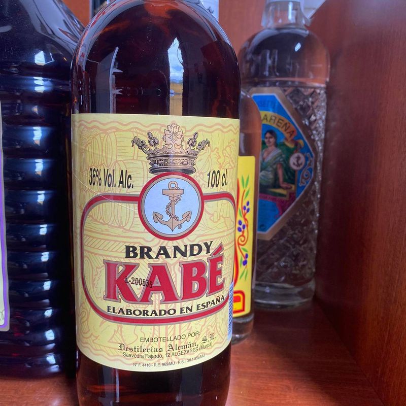 Brandy KABÉ 1L: Productos de Bodegas Los Jumillanos