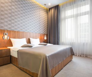 Confección de cortinas ignífugas para hoteles