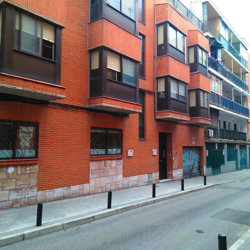 Piso en calle Parador del Sol, 3 dormitorios/1 baño a 5 min. de Madrid Río:  de Vicente Palau Jiménez - Agente Inmobiliario
