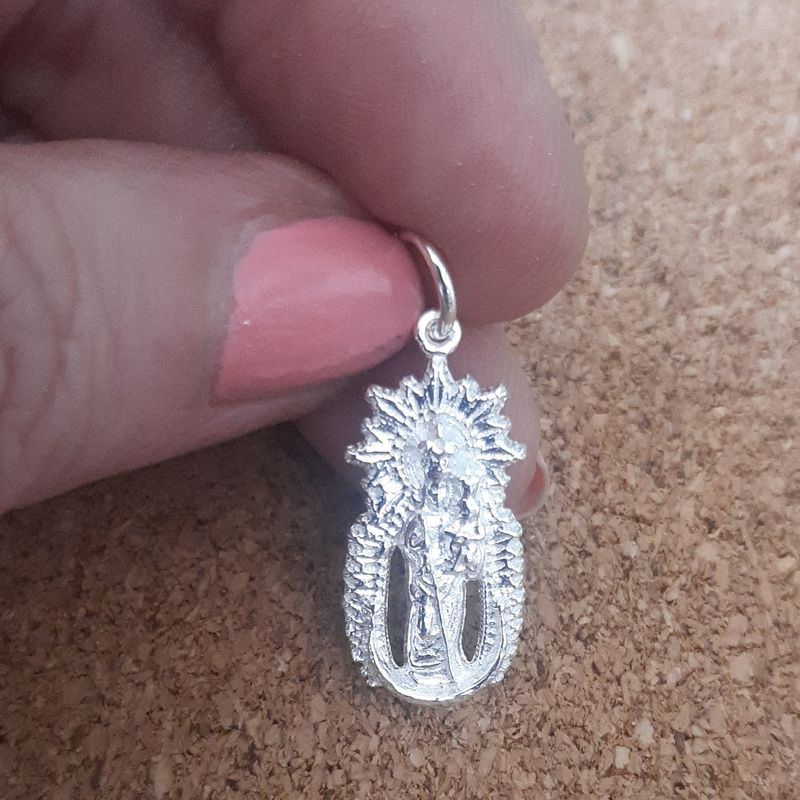 Medalla Virgen de los Remedios: Catálogo de Joyería Izquierdo