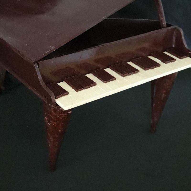 Piano de chocolate para mesas dulces en Marbella