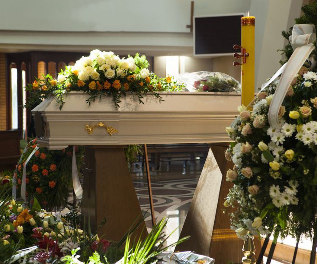 ¿Cómo elegir las flores para un funeral? Descubre su significado