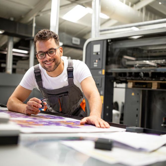 ¿Cómo diseñar carteles de gran formato para atraer a tus clientes?