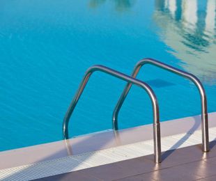 Aprende cómo detectar fugas en tu piscina