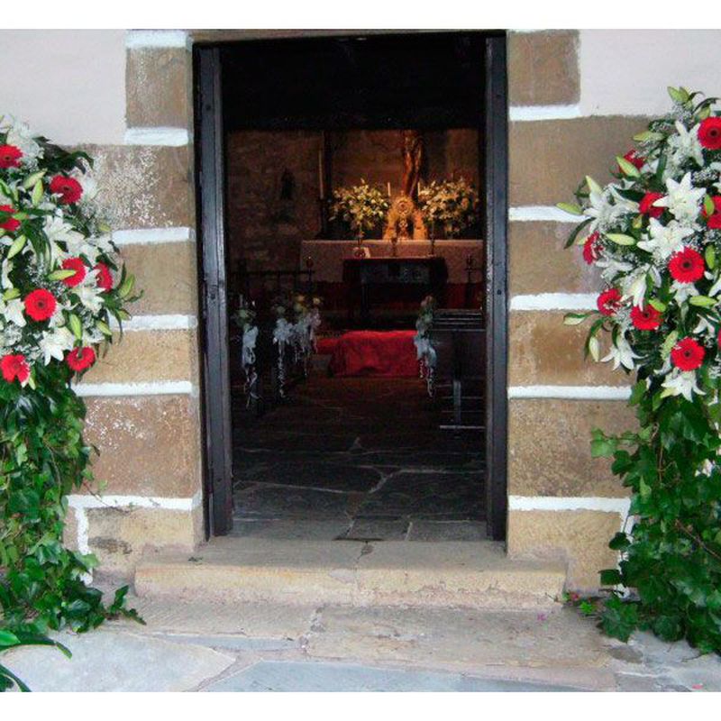 Decoración floral de bodas, iglesias y salones: Productos de FLORISTERÍA CASA BASUSTA