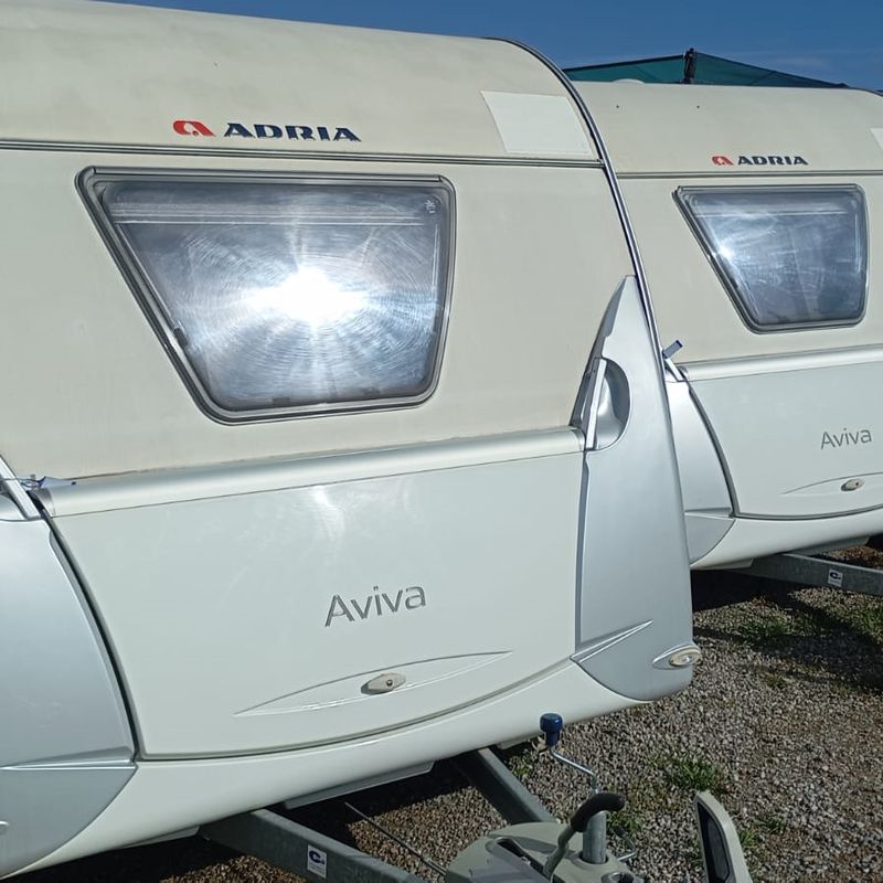 ADRIA AVIVA 495 LM - CARAVAN INN - FRONTAL