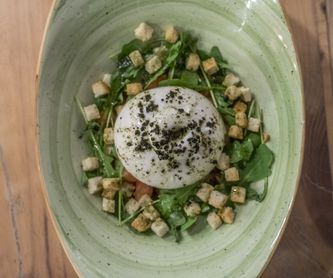 Nido de Patata trufada con huevo poché y escalope de foié: CARTA y Menús de Alquimia