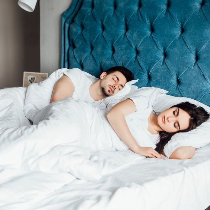 ¿Qué es mejor? ¿Dormir juntos o en camas separadas?