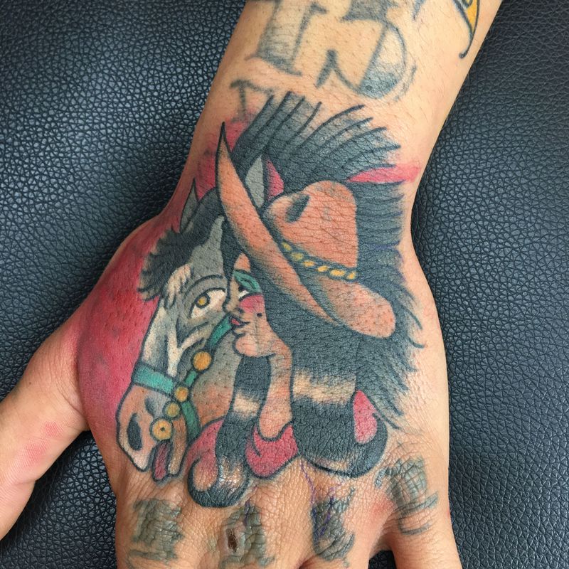 Daniel Montoro: Tatuadores de Corona Tattoo Gallery