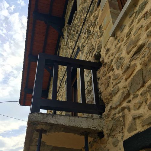 Balcon de hierro para caserio en Bizkaia