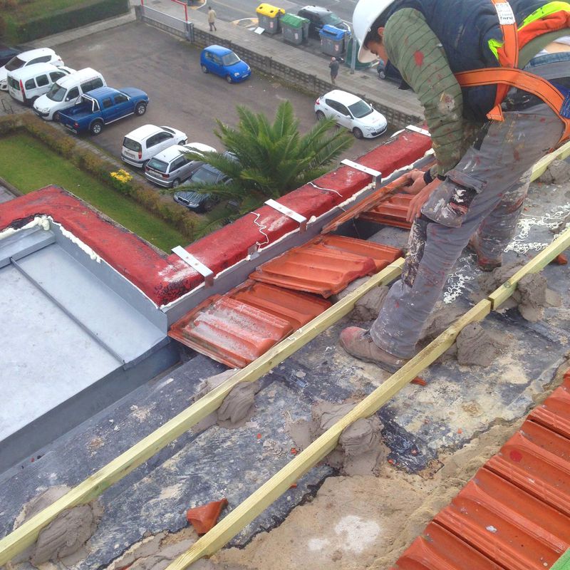 Reparación de tejados e impermeabilización de cubiertas en Santander.