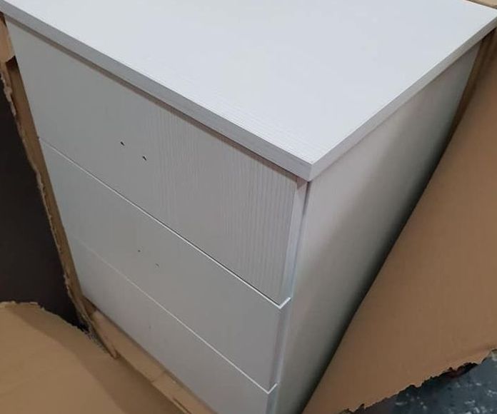 MESITA DE NOCHE EN COLOR BLANCO: Nuestros productos de INSITUCASH SANTS