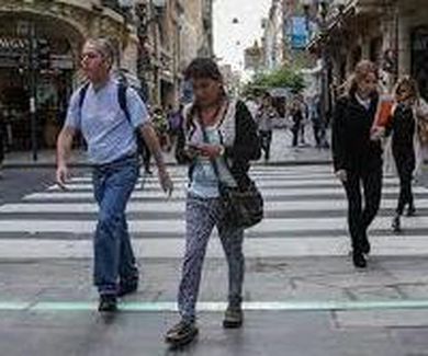 Semáforos para peatones "adictos" al móvil