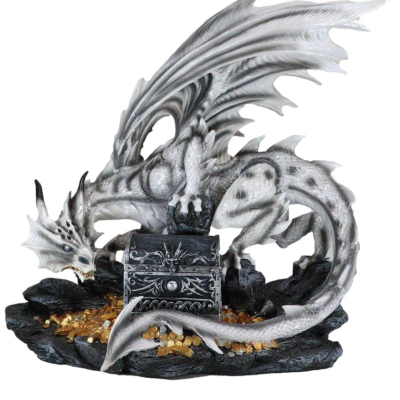 Impresionante figura de dragón blanco sobre tesoro.: catálogos de Iluminación Raquel