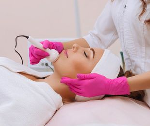 Electroestética facial ¡Domina esta técnica que transformará tu centro de belleza!