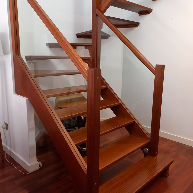 Escaleras y balaustres: Servicios de Ebanistería y Carpintería Martín