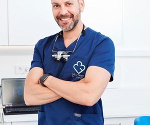 Dr. Carlos Martinez Barcenilla 