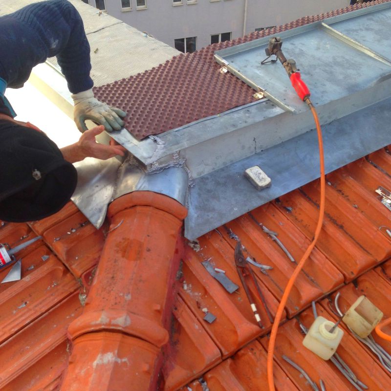 Trabajos de soldadura de zing.cobre en cubiertas y tejados Santander-Torrelavega
