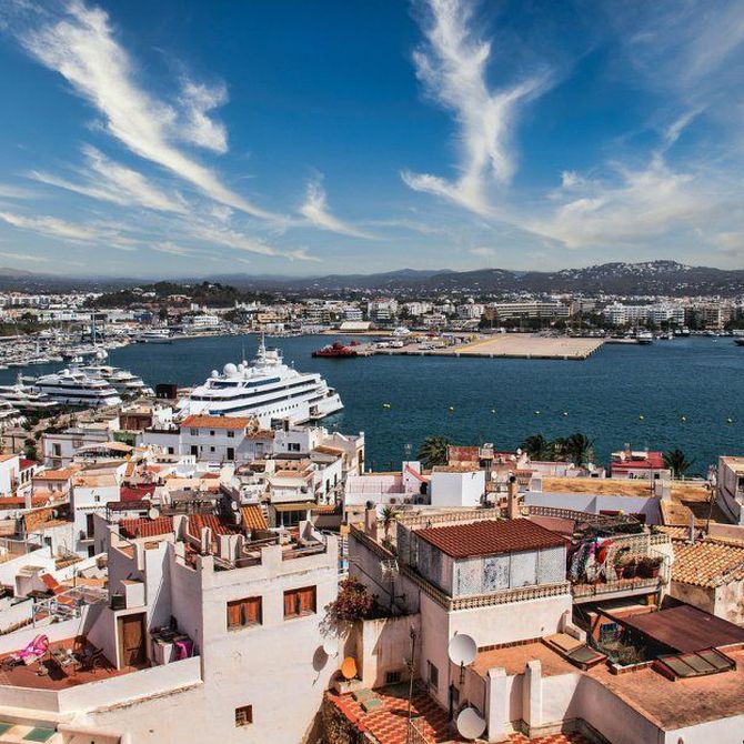 ¿Dónde dormir en Ibiza? Disfruta de unas vacaciones cerca de la playa en familia