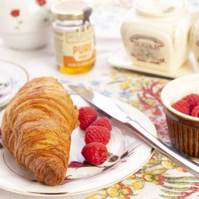 Catering de desayuno: La solución perfecta para reuniones cortas y efectivas en tu oficina
