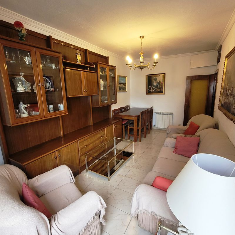 Piso en Pico de Almanzor, 3 habitaciones, cocina, salón, 1 baño. Mucha luz:  de Vicente Palau Jiménez - Agente Inmobiliario