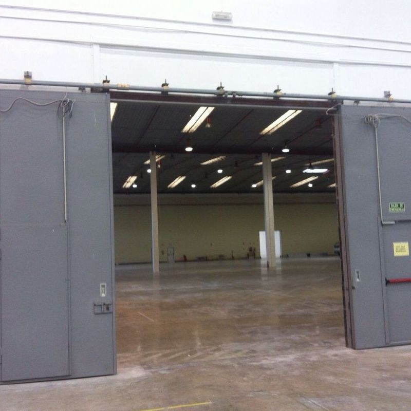 Montaje de puertas cortafuegos industriales