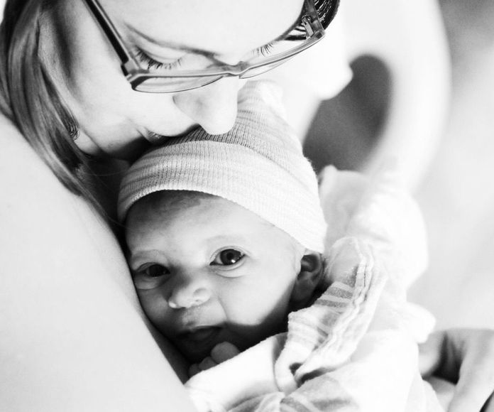 Abrazar a los bebés – o no – deja huellas en sus genes