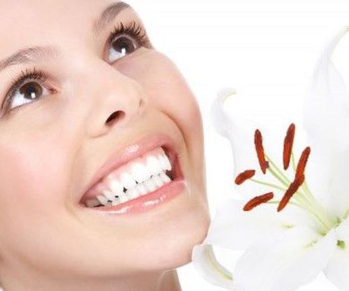 Estética dental y blanqueamiento  : Servicios de Clínica Dental Reina Victoria 23