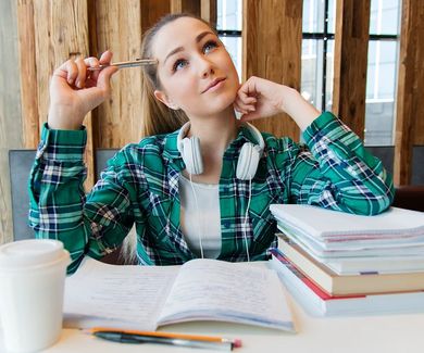 Si mis hijos son mayores de edad pero aún estudian ¿Quién se queda con el uso de la casa?