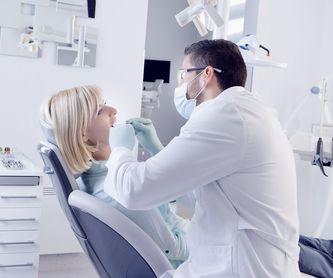 Implantes dentales: Especialidades odontológicas de Clínica Dental Gil Nieto