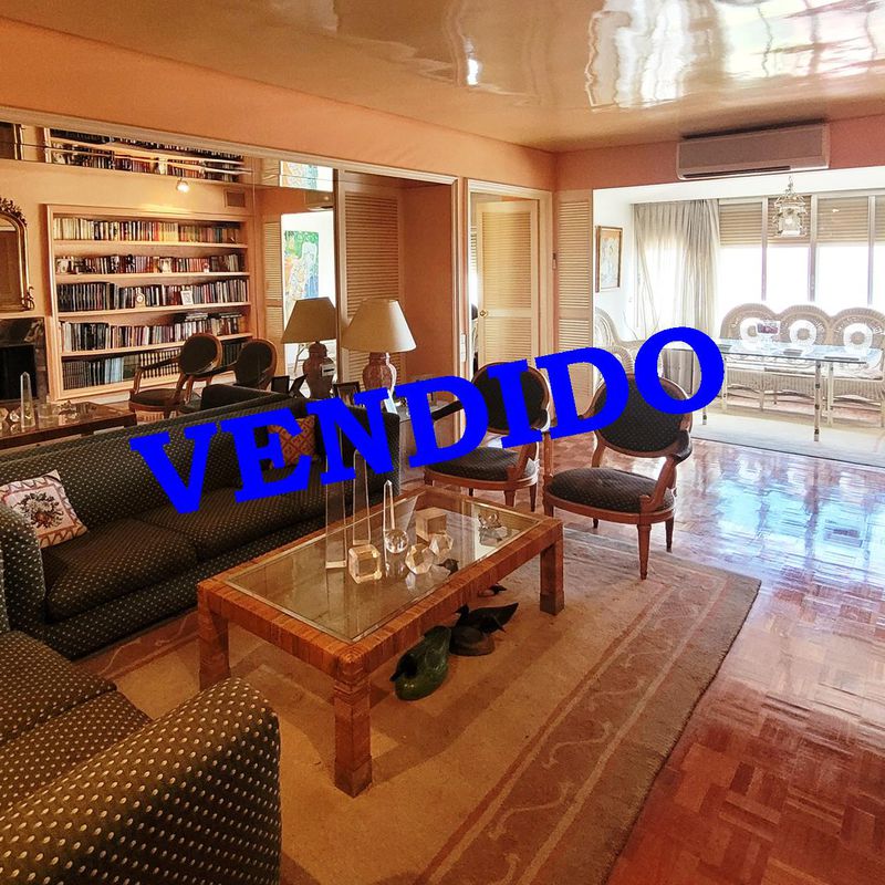 Piso en Avda. Burgos, urbanización privada, 150 m² útiles, piso 11. Piscina:  de Vicente Palau Jiménez - Agente Inmobiliario