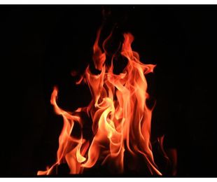 Cómo apagar correctamente una sartén incendiada
