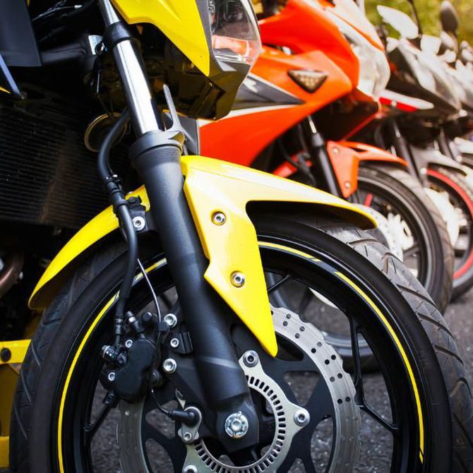 ¿Cada cuánto tiempo debes cambiar los neumáticos de tu moto?