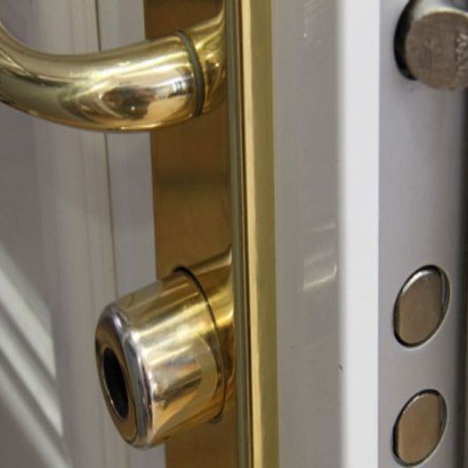 ¿Por qué una puerta acorazada es más segura que una blindada?