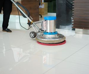 Servicio de limpieza de oficinas y pulido de suelos en Moratalaz, Madrid