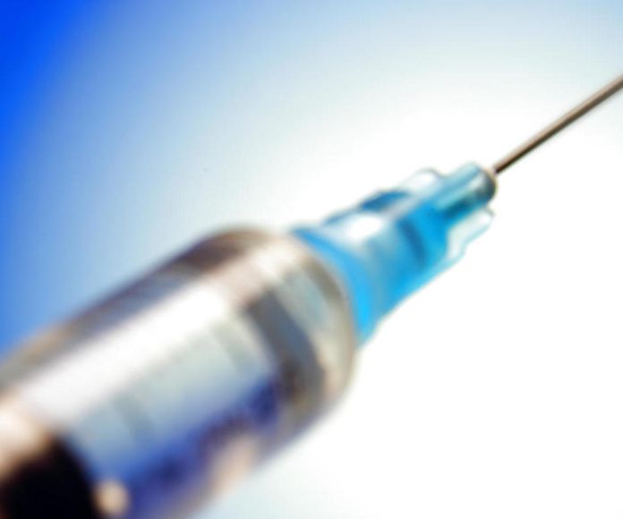 Una vacuna puede ser culpada sin pruebas médicas de provocar una enfermedad, según la UE. }}