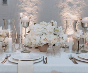 La magia de los arreglos florales para eventos elegantes: Mesas que brillan con naturaleza