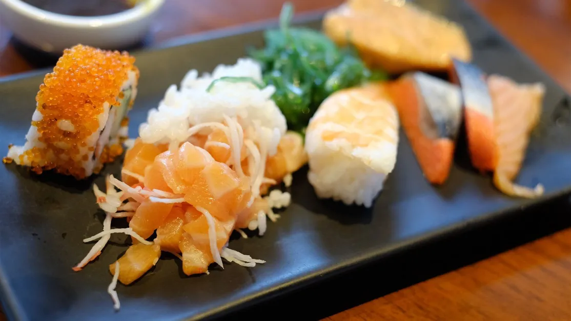 Japanese-cuisine-sushi_1920x1080