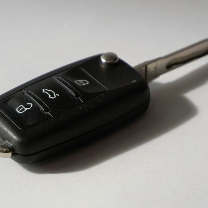 Cómo funciona una llave con mando a distancia para el coche