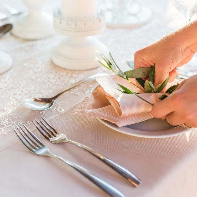 ¡Eleva tu evento! Mantelería con tejidos exclusivos para una decoración inolvidable