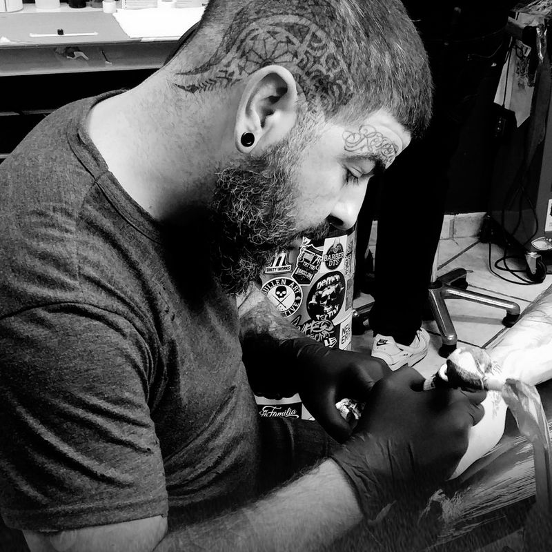 Nates Corona: Tatuadores de Corona Tattoo Gallery