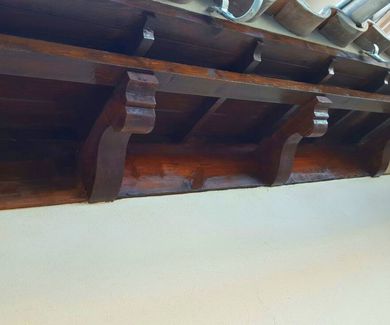 Voladizo de madera restaurado en Mallorca
