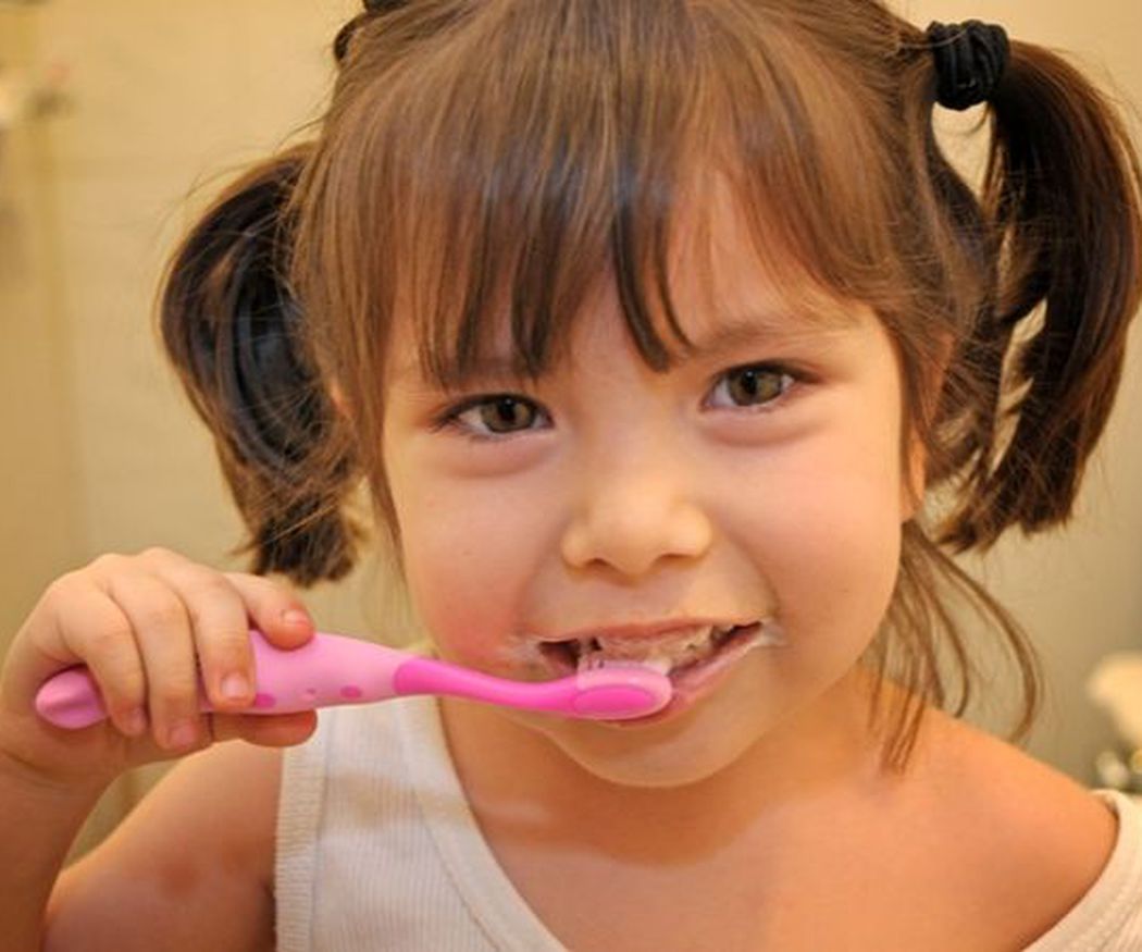 Cuándo deben aprender los niños a cepillarse los dientes