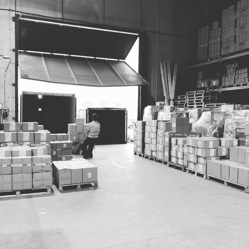 Loading and unloading: Services de DECERO SERVICIOS LOGISTICOS S.L.