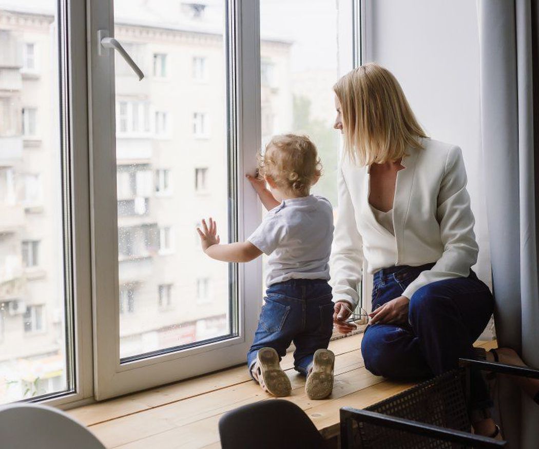 Ventanas de aluminio o PVC: ¿Cuál aísla mejor el frío y el ruido?
